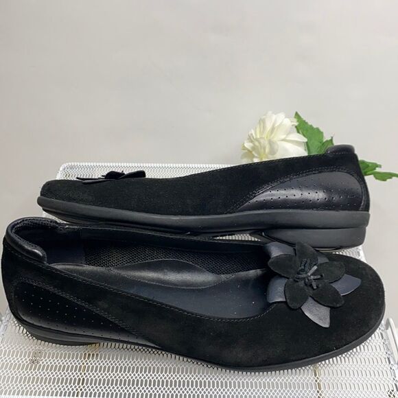 Ecco Suede Flower Detail Ballerina Flat Comfort Slip -On Shoe‎ Black 8.5 - Picture 1 of 13